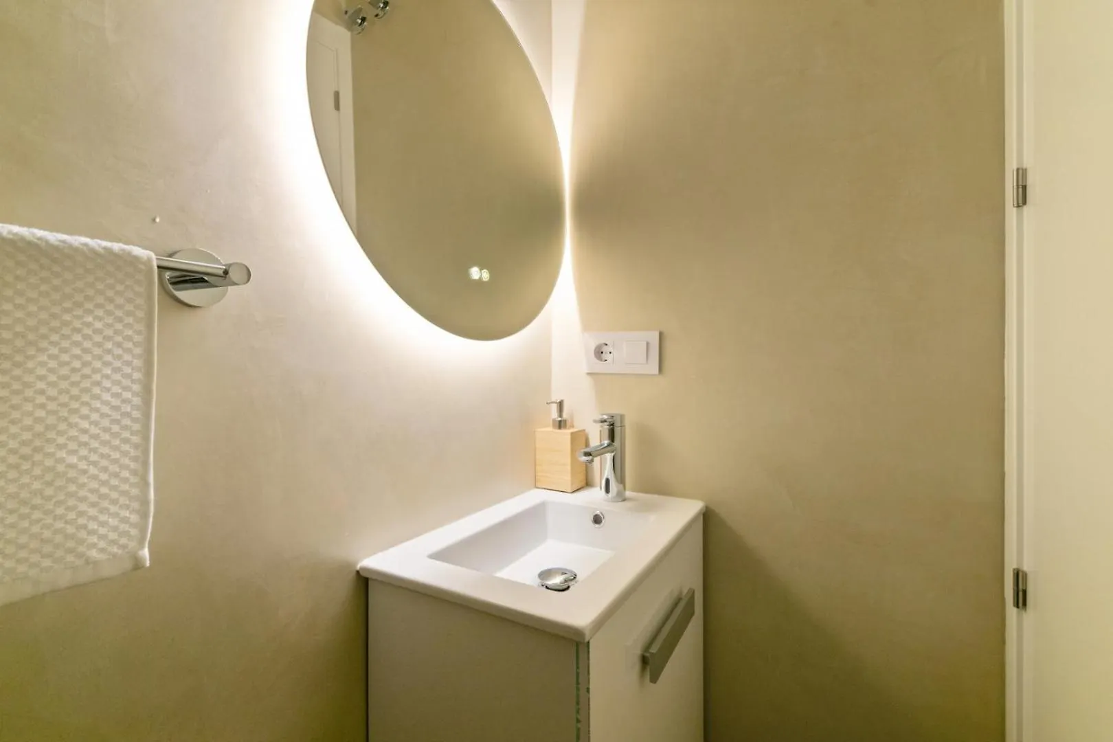 Livinn House - Self Check In L'Hospitalet de Llobregat