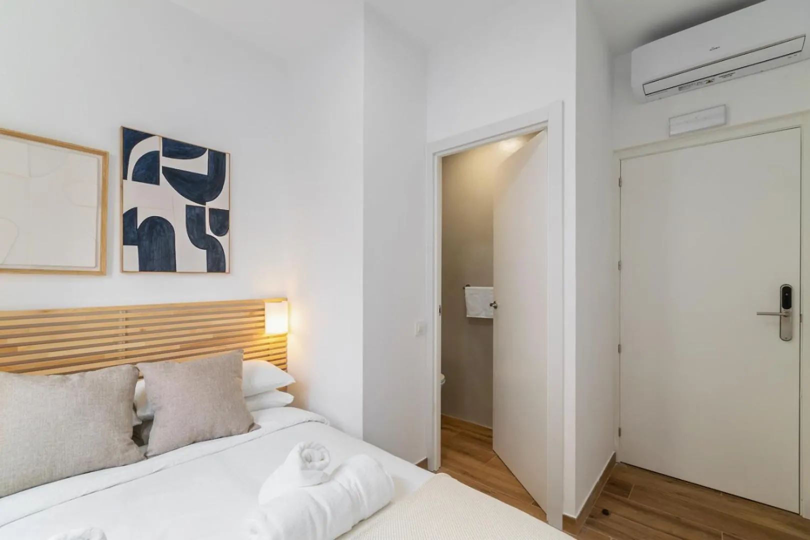 Hotel Livinn House - Self Check In L'Hospitalet de Llobregat Spagna