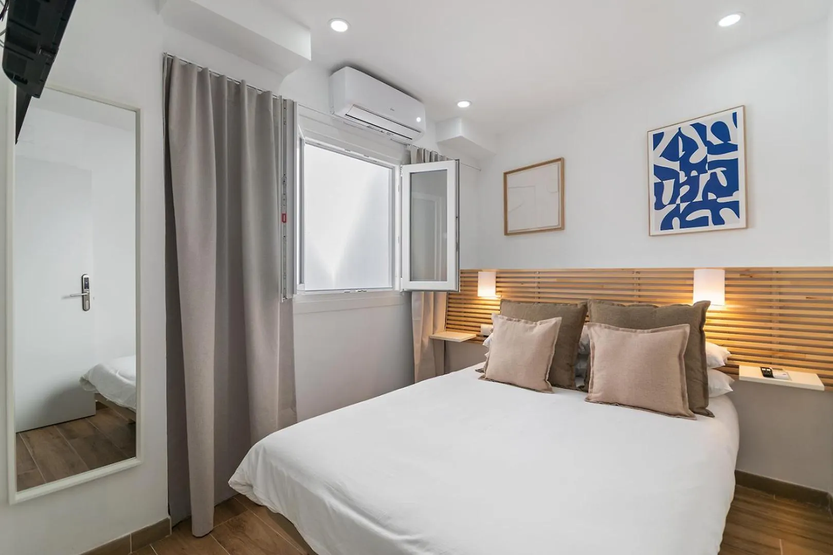 Livinn House - Self Check In L'Hospitalet de Llobregat Hotel
