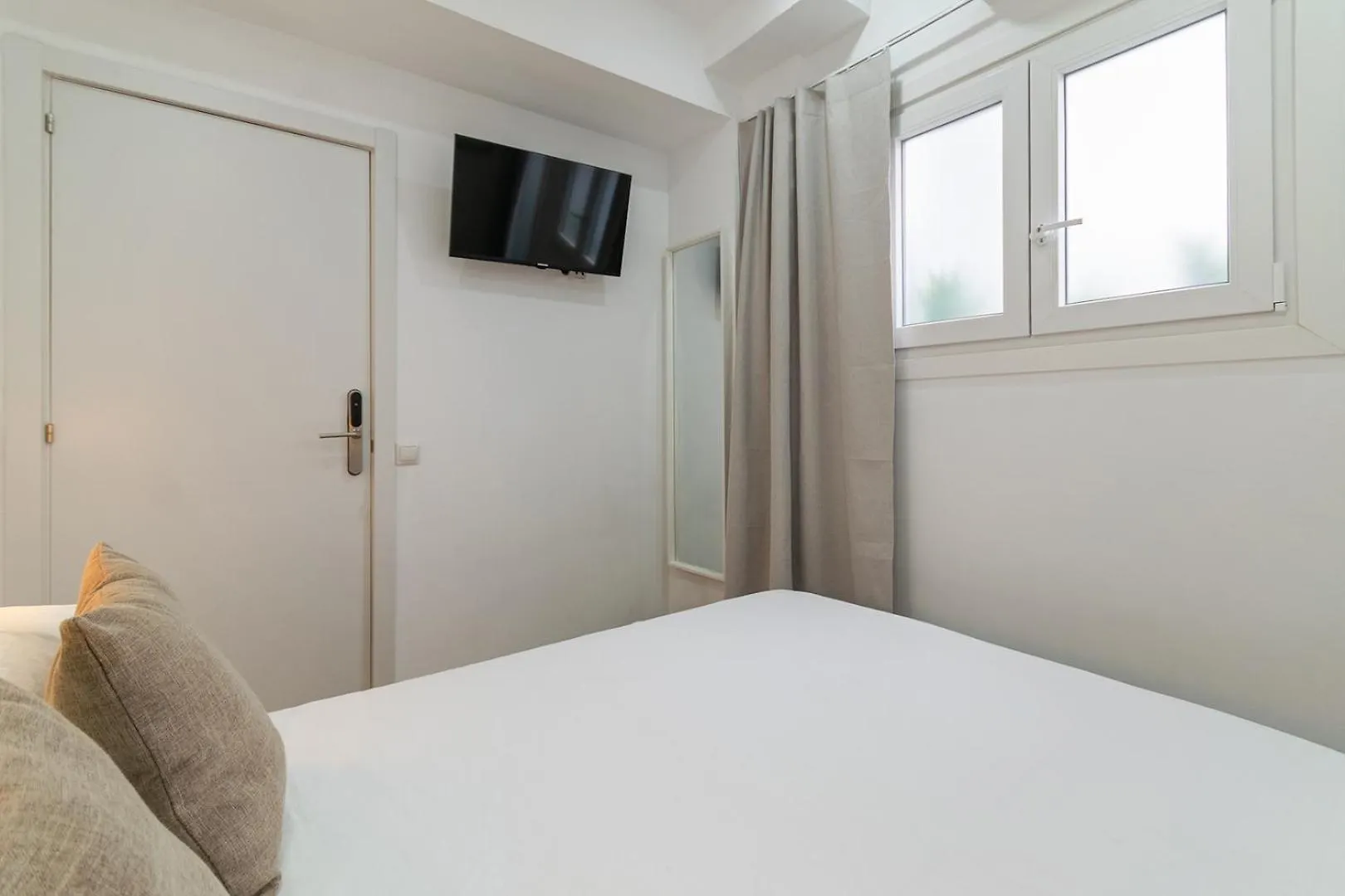Hotel Livinn House - Self Check In L'Hospitalet de Llobregat Spagna