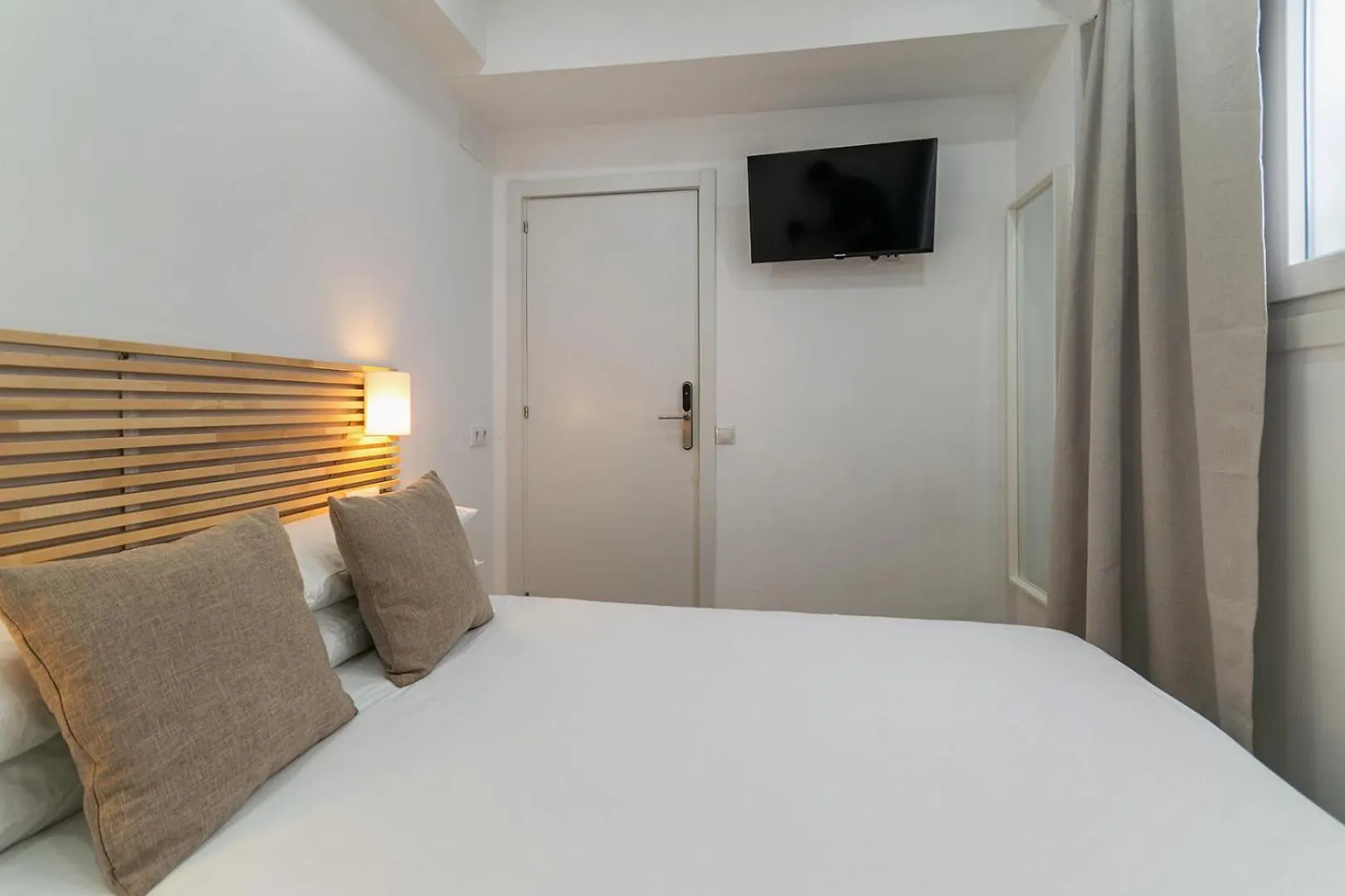Livinn House - Self Check In L'Hospitalet de Llobregat 0*,  Spagna