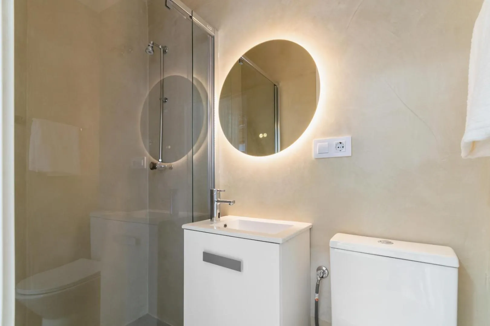 Livinn House - Self Check In L'Hospitalet de Llobregat 0*,  Spain